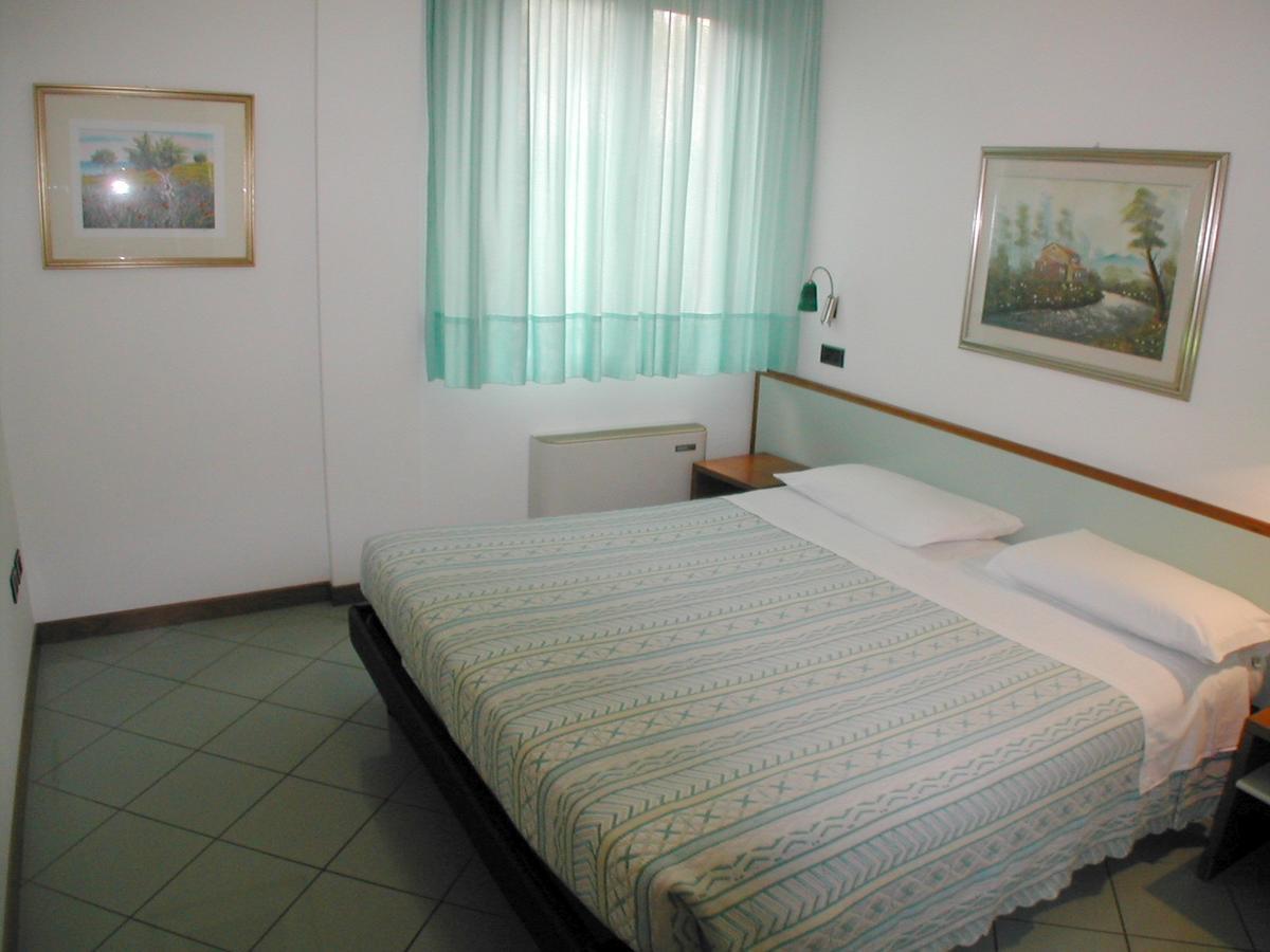 Residence Mediterraneo San Benedetto del Tronto Room photo